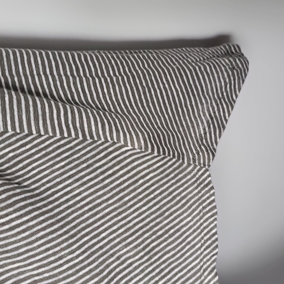 C & C CALIFORNIA Striped Gray and White 100% Linen Top Size Large - Picture 8 of 13